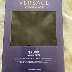 Authorities brand new Versace Size X large price firm